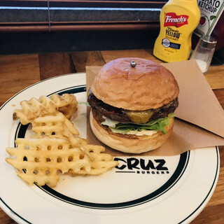 CRUZ BURGERS & CRAFT BEERS