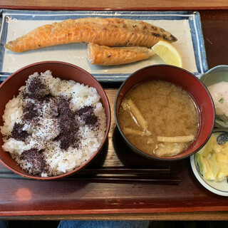 炭火焼食堂 こがね屋