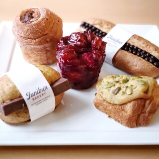 ジュウニブンベーカリー