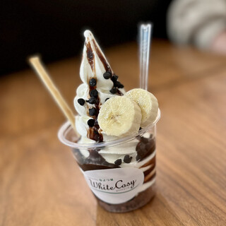 ミルク&パフェ よつ葉ホワイトコージ