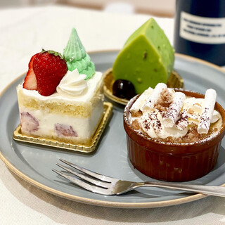 Patisserie Ravi,e relier