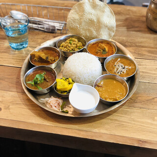 マロロガ バワン