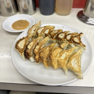 ぎょうざ専門店 赤萬