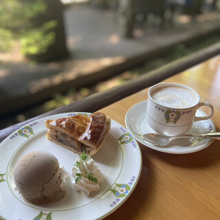 万平ホテル カフェテラス