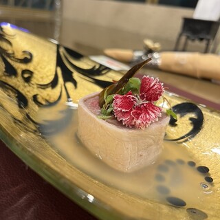 トゥ・ラ・ジョア イズム