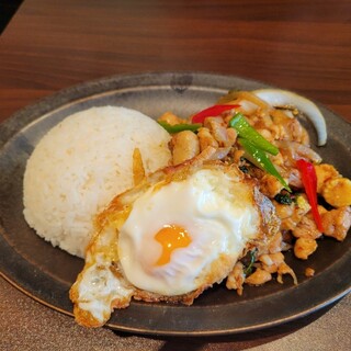 タイ料理とチーズケーキ チャップストックガーデン