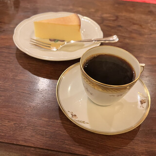 カフェ・アンセーニュ・ダングル