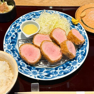 徳川町 ぶた福